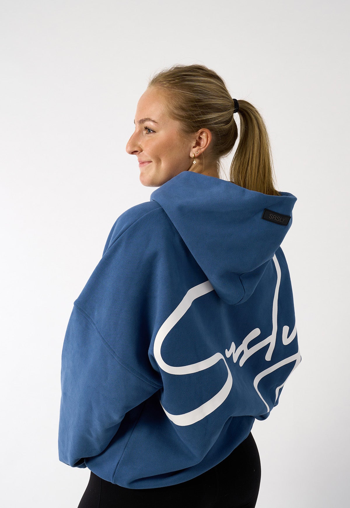 womens-oversize-signature-hoodie-in-blue-with-script-logo-01